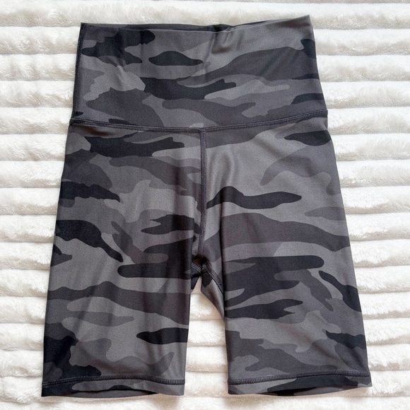 Aerie High Waisted Biker Shorts Black and Gray Camo Women’s Size Small - Picture 1 of 7